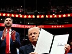 USA: Donald Trump 78 décisions de son prédécesseur Joe Biden, quelques heures après son investiture Donald Trump signe des ordres executifs le jour meme de son investiture