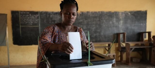 Au Togo les électeurs se rendent aux urnes pour choisir leurs conseillers municipaux. Un scrutin local dans un climat politique tendu.