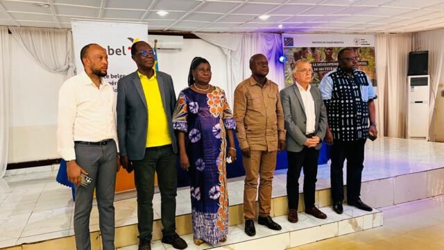 Le gouverneur ai Dr Kazadi à la clôture de l’atelier sur l’agriculture durable Enabel