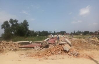 Kongo-Central : polémique autour des démolitions près de la base de Kitona à Maputu PH ILLUS ROKAPI Démolition près de la base Kitona au Congo central