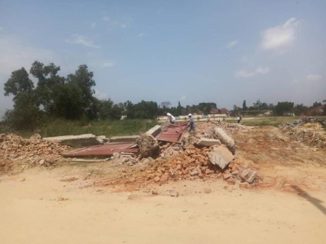 PH ILLUS ROKAPI Démolition près de la base Kitona au Congo central