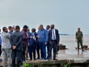 Bandundu-ville : le Président Tshisekedi en visite d’inspection au port de l’Onatra Le Président Félix Tshisekedi au de l'ONATRA